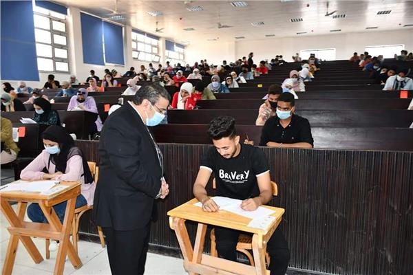 التزام وإجراءات احترازية مشددة جامعة القناة تبدأ الإمتحانات النظرية 