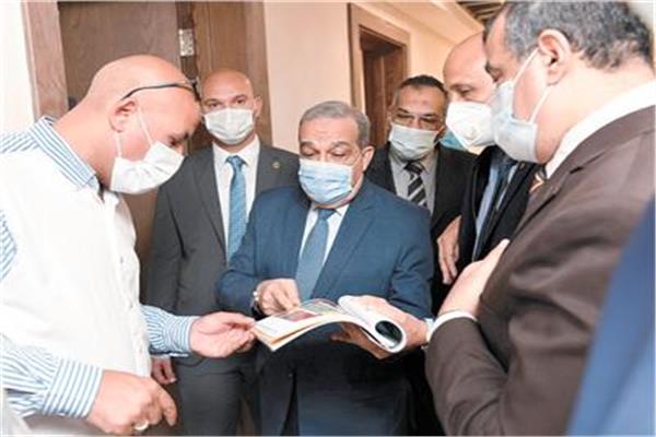 وزير الانتاج الحربي خلال زيارته لمقر الوزارة بالعاصمة الادارية 