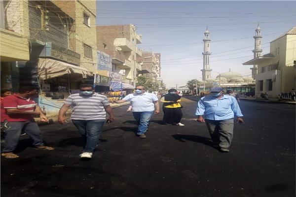 متابعة رصف شارع زمزم بمطاي في المنيا 