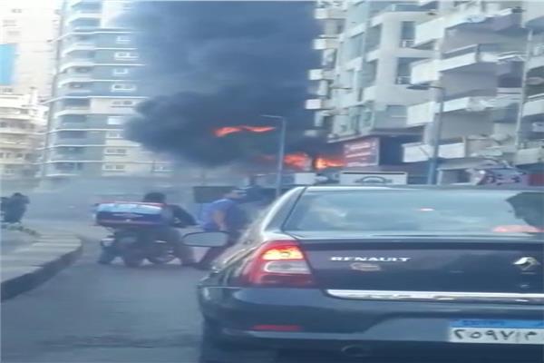 صور| حريق هائل يلتهم كافيتريا على كورنيش الإسكندرية