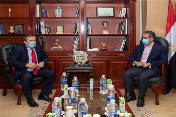 وزير السياحة والآثار يستقبل سفير دولة أوكرانيا بالقاهرة 