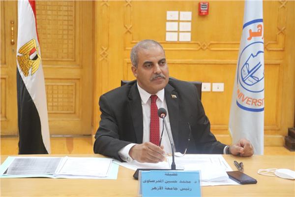 رئيس جامعة الأزهر يصدق على صرف مكافأة للإداريين والعاملين بالقاهرة والأقاليم 