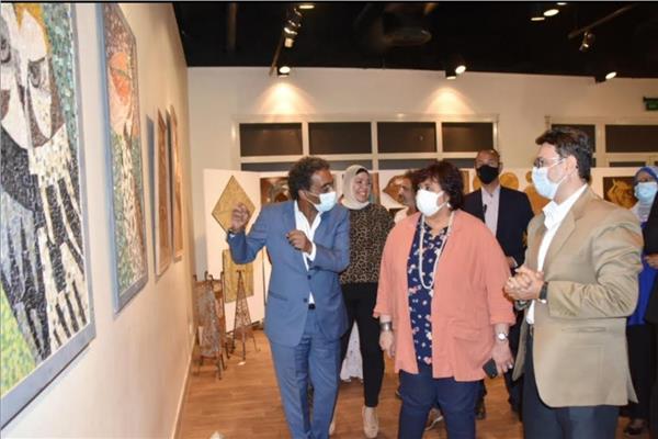وزيرة الثقافة تفتتح معرض نتاج مبادرة "صنايعية مصر" فى المحافظات بالهناجر