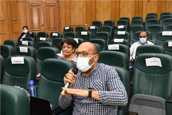  محافظ قنا يتابع موقف  مشروعات برنامج التنمية المحلية بصعيد مصر