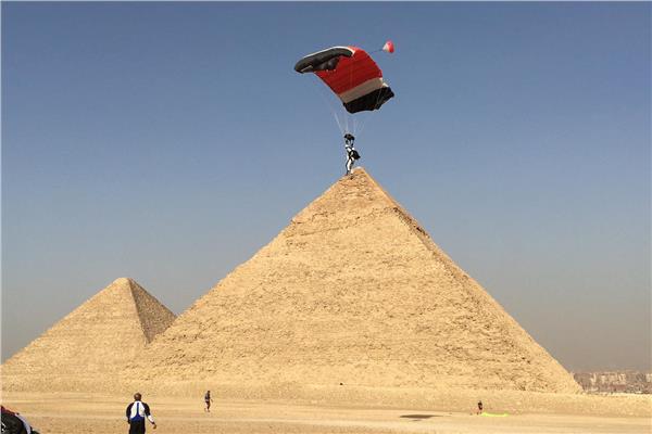 مصر تستضيف مهرجان القفز الحر 