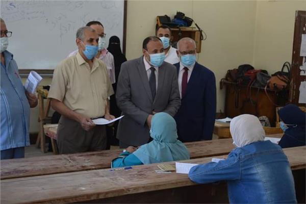 نائب رئيس جامعة الأزهر فرع أسيوط يتابع   امتحانات كلية البنات