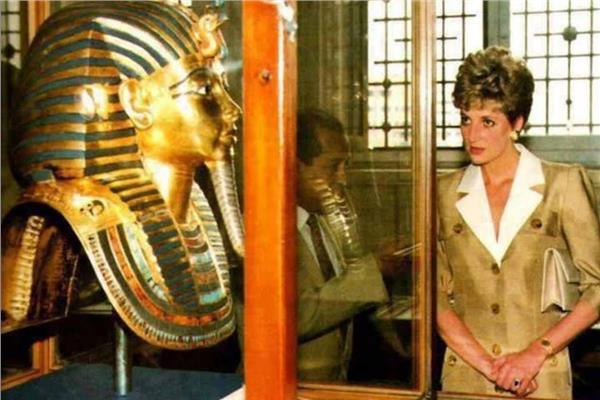 الأميرة ديانا خلال زيارتها للمتحف المصري