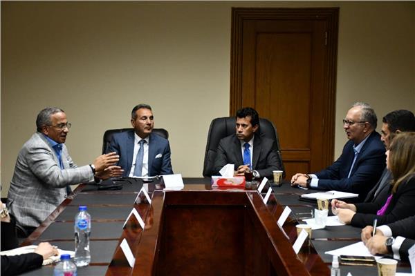 أشرف صبحي يجتمع بصندوق دعم الرياضة المصرية