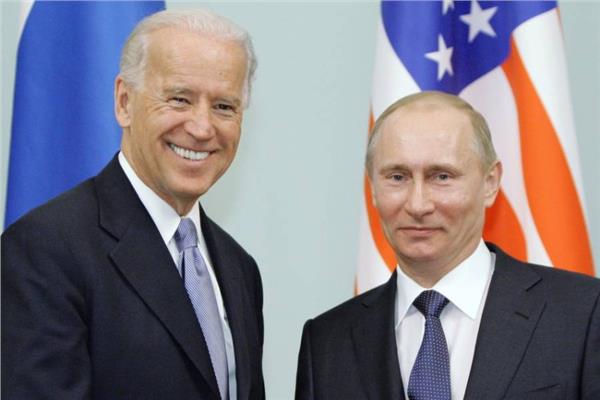 الرئيس الروسي بوتين مع نظيره الأمريكي بايدن