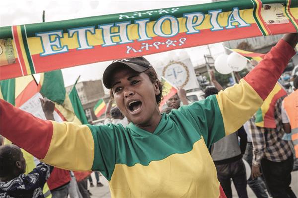  احدى أنصار المعارضة خلال مسيرة فى أديس أبابا