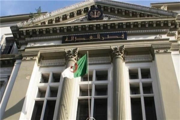القضاء الجزائري يأمر بحبس وزير الموارد المالية السابق في تهم فساد