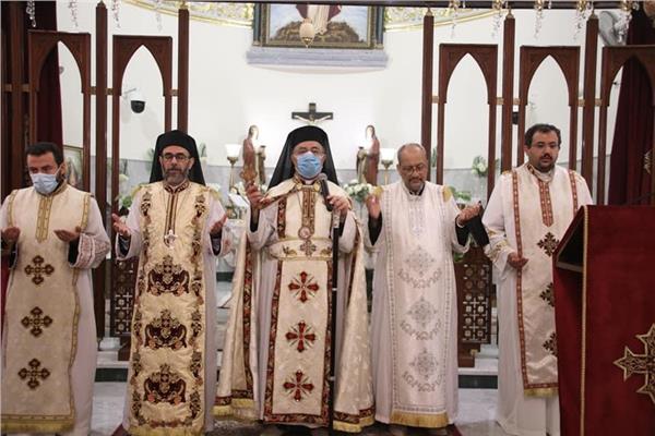 بطريرك  الكاثوليك يزور كنيسة قلب يسوع بمصر الجديدة