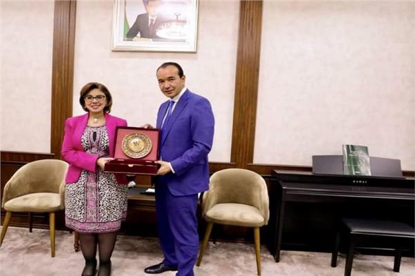 سفيرة  مصر في أوزبكستان، تلتقى بوزير الثقافة الاوزبكى