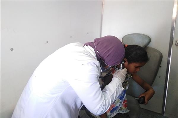  توقيع الكشف المجاني على  3442  مواطناً خلال القوافل الطبية في قري أسوان 