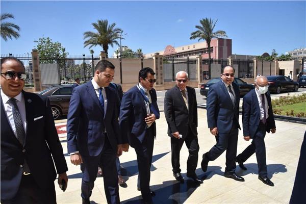 وزير الرياضة ومحافظ بورسعيد يضعان حجر أساس استاد النادي المصري