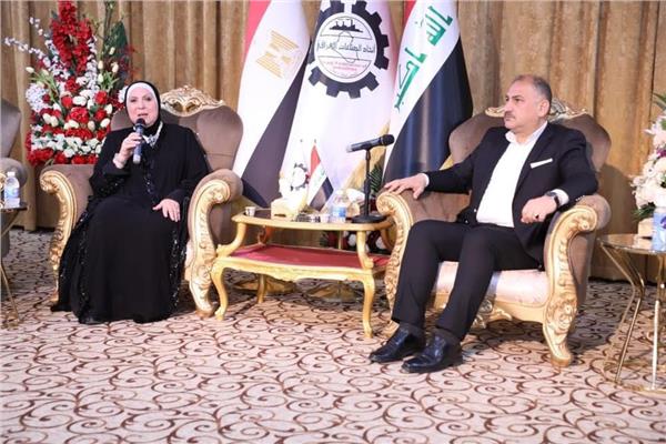 وزير الصناعة العراقي منهـل الخبـاز ونيفين جامع وزيرة التجارة والصناعة