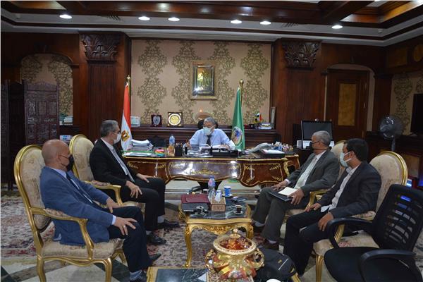 محافظ المنيا يبحث مع رئيس جهاز تنفيذ المشروعات بوزارة التجارة
