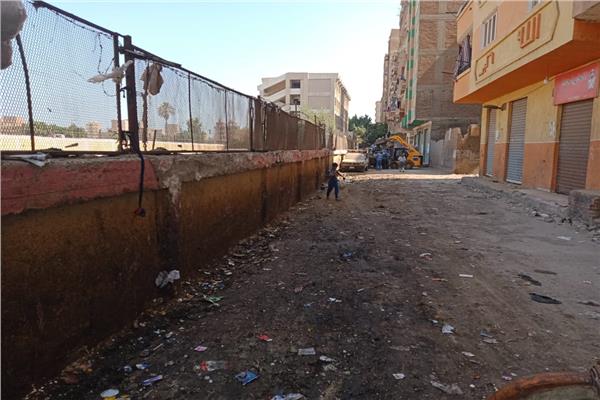 حملة نظافة ورفع التراكمات والمخلفات بشوارع بشتيل في أوسيم 