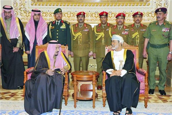 الملك سلمان بن عبدالعزيز والسلطان هيثم بن طارق
