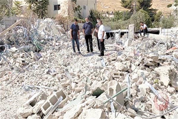 انقاض منزل مملوك لفلسطينيين هدمه جنود الاحتلال