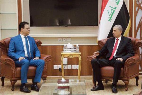 وزير الداخلية العراقى خلال استقباله السفير المصري في بغداد