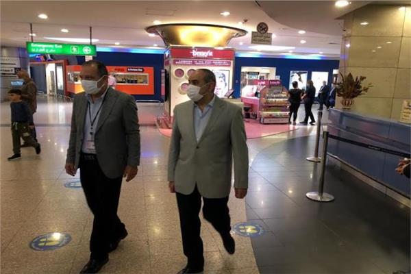 جولة تفقدية  لوزير الطيران بمطار القاهرة لمتابعة استعدادات عيد الأضحى 