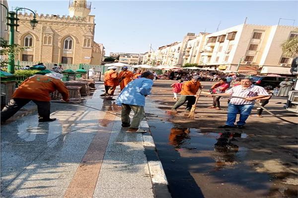 تطهير وتنظيف ساحة مسجد الحسين 
