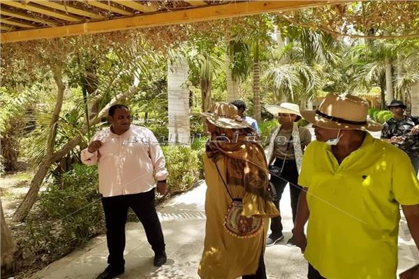  وزير الخارجية السودانية خلال زيارتها للحديقة النباتية بأسوان
