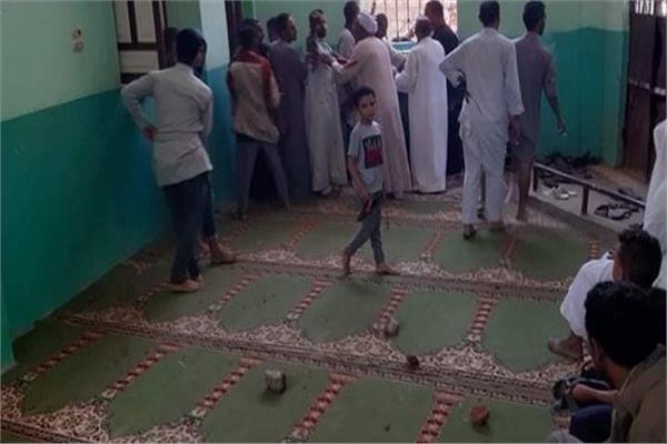 احتجاز مصلين داخل مسجد بأسيوط