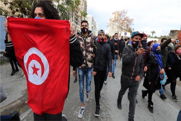 الشعب التونسي ينتفض