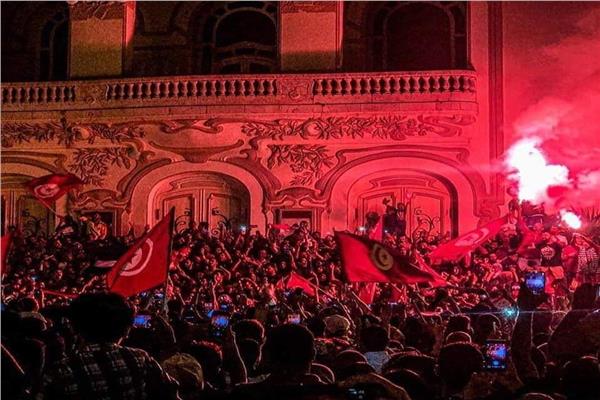 تونس تسترد عافيتها بعد تجميد برلمان قوي الشر 