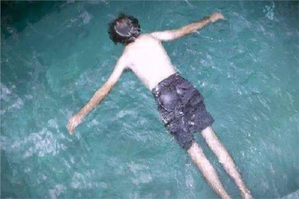 غرق طفل بحمام سباحة