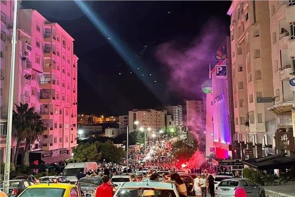 الشارع التونسي يحتفل بالإطاحة بالإخوان