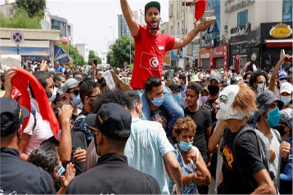 احتفالات بسبب قرارات الرئيس التونسي