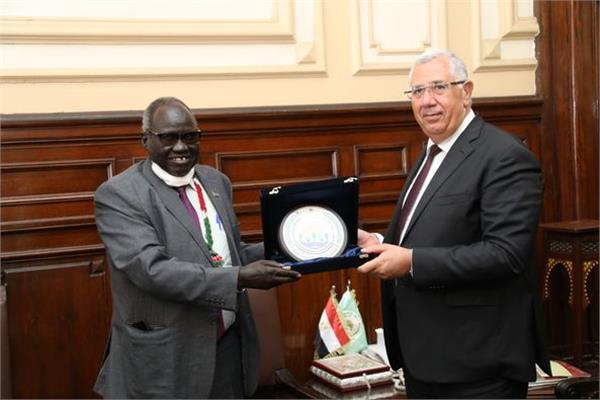  السيد القصير وزير الزراعة ووزير الثروة الحيوانية والسمكية بجنوب السودان