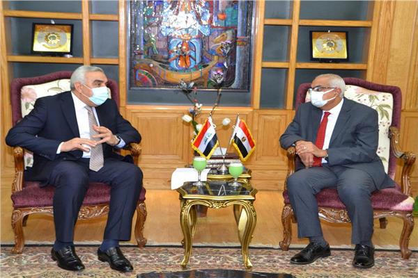 رئيس جامعة المنصورة يستقبل السفير العراقي
