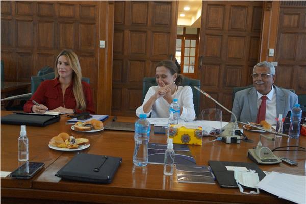 "غرفة الإسكندرية" تستقبل سفيرة كولومبيا لبحث سبل التعاون
