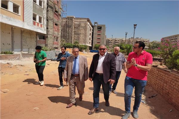 نائب رئيس جامعة الأزهر خلال تفقده أعمال الصيانة والتجديدات بالمدينة الجامعية للطالبات