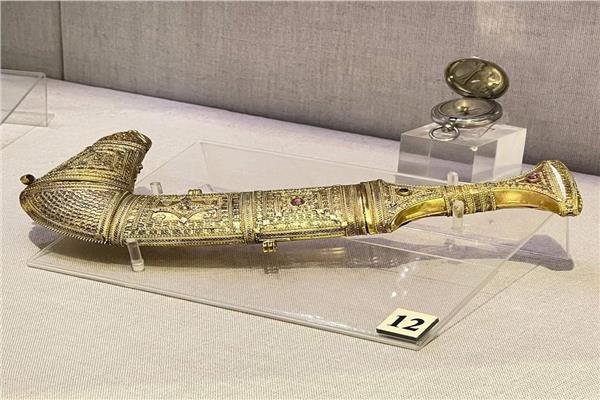متحف المركبات الملكية يستعرض قطعة أثرية نادرة من مقتنياته 