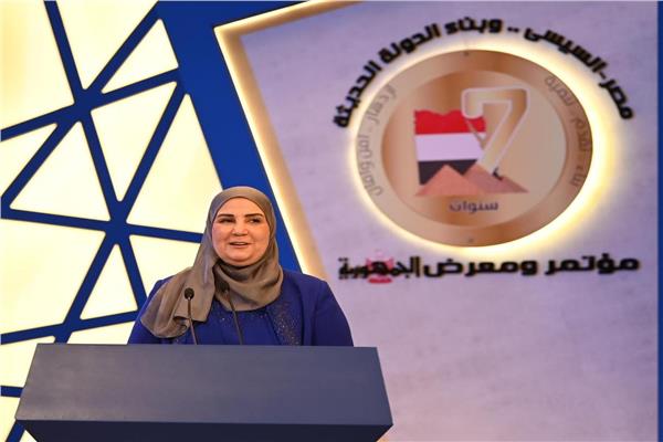 نيفين القباج وزيرة التضامن الاجتماعي تلقي كلمتها خلال مؤتمر مؤسسة دار التحرير للطبع والنشر