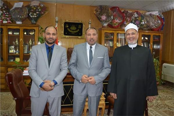 "نائب رئيس جامعة الأزهر، يستقبل عميد أصول الدين الجديد، بحضور وكيل وزارة الأوقاف بأسيوط"