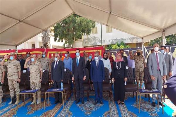 محافظ بورسعيد وقائد قوات الدفاع الشعبى والعسكرى يتفقدان مخيم الإيواء العاجل ،بمعسكر الكشافة .