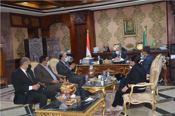 محافظ المنيا يستقبل وفد برنامج التنمية المحلية بصعيد مصر