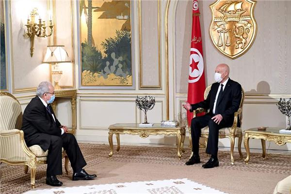 قيس سعيد ورمطان لعمامرة، وزير الشؤون الخارجية الجزائري 
