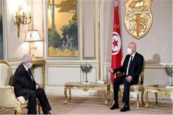 الرئيس التونسي يستقبل وزير الخارجية الجزائري 