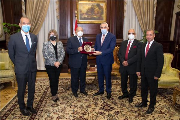 سفير العراق  يلتقي رئيس مجلس الشيوخ المصري 