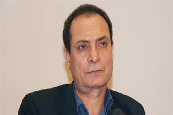  الدكتور حسين حمودة أستاذ النقد الأدبي بكلية الآداب جامعة القاهرة