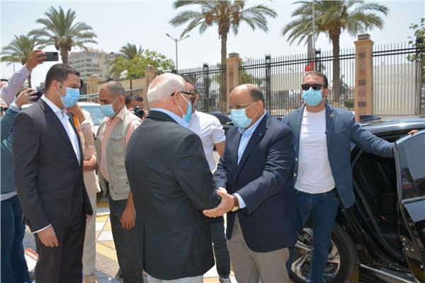  وزير التنمية المحلية يصل محافظة بورسعيد