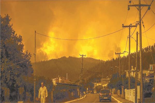 حرائق الغابات فى ثاني أكبر جزيرة يونانية        