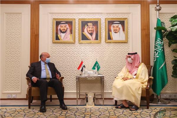 وزير الخارجيَّة العراقي فؤاد حسين ونظيره السعوديّ الأمير فيصل بن فرحان
